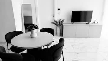 Leilighet – superior, balkong, sjøutsikt | Spiseområde