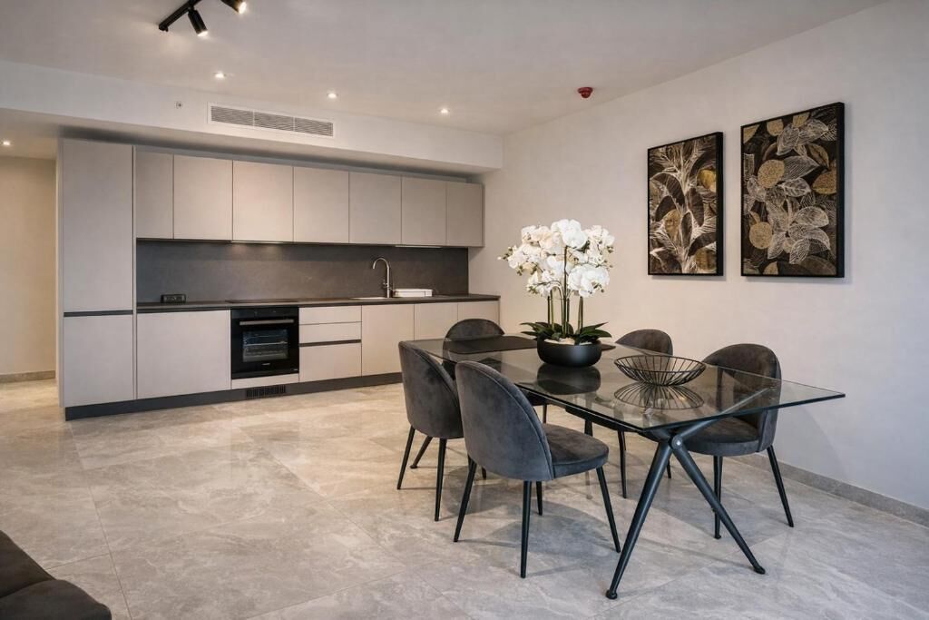 Superior Suite, Balcony, City View | Dining