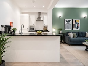 Full-size fridge, microwave, oven, stovetop - Kula London Tower Bridge (London)