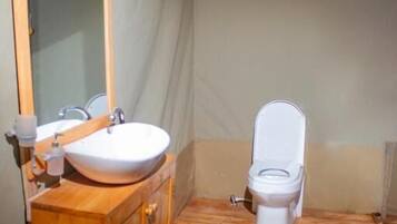 Douche, articles de toilette gratuits, chaussons, serviettes fournies