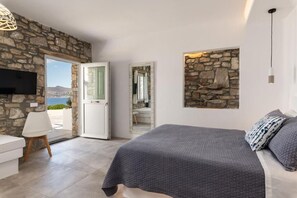 In-room safe, soundproofing, iron/ironing board, free WiFi - Aegean View Apartments (Ornos)