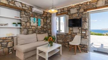 Double Room, Balcony, City View | Living area
