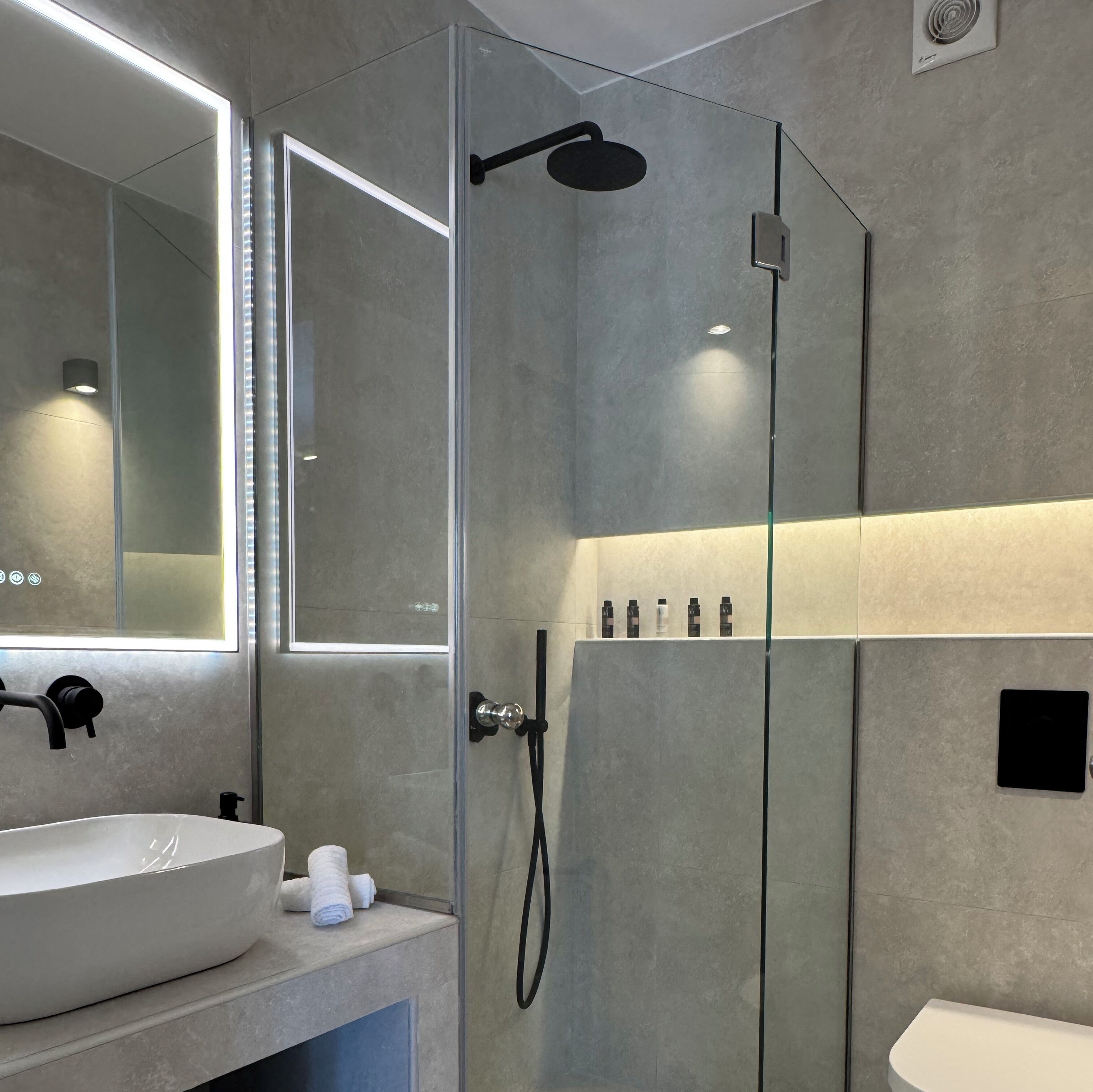 Double Room, Balcony, City View | Bathroom