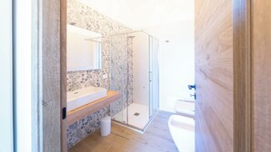 A modern bathroom with a shower, a sink, and a mirror. - New Farmhouse TENUTA MARELLA immersed in the Green at the gates of Rome (Lazio)
