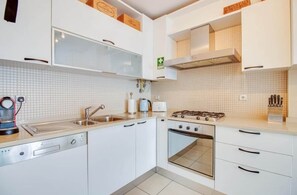 Kühlschrank, Ofen, Herdplatte, Geschirrspüler