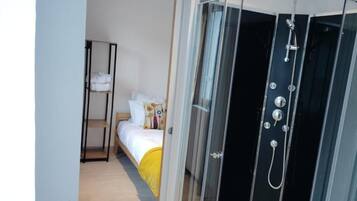 Deluxe Double Room | Bathroom