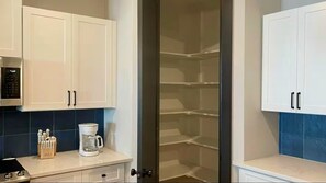 Interior - Rose- 3, One Double Room, Sleeps 2 + Free Wifi (Princeton)