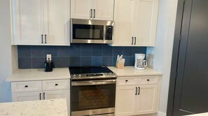 Private kitchen - Rose- 3, One Double Room, Sleeps 2 + Free Wifi (Princeton)