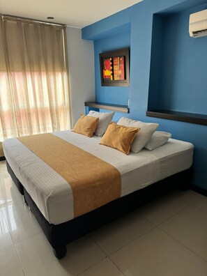 Standard Room | Pillowtop beds, blackout drapes, free WiFi, bed sheets - Mare ApartaSuite (Cali)
