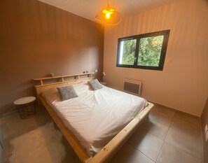 熨斗/熨衫板、可攜式嬰兒床、免費 Wi-Fi、床單