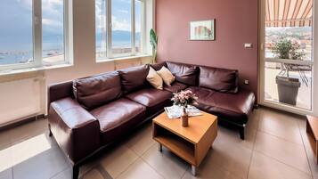 Smart TV, videogiochi, libri, biblioteca musicale