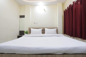 Desk, free WiFi - Kashi Residency New Hotel Varanasi (Varanasi)