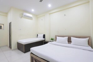 Desk, free WiFi - Kashi Residency New Hotel Varanasi (Varanasi)