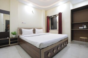 Habitación Signature doble, vistas a la ciudad | Escritorio y wifi gratis