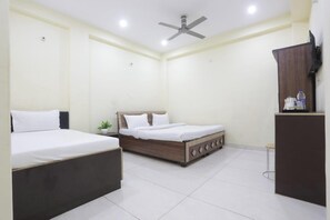 Desk, free WiFi - Kashi Residency New Hotel Varanasi (Varanasi)