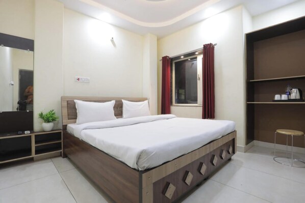 Desk, free WiFi - Kashi Residency New Hotel Varanasi (Varanasi)