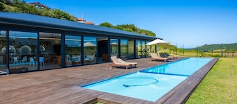 Sleek Coastal Studio in Zimbali OC H26