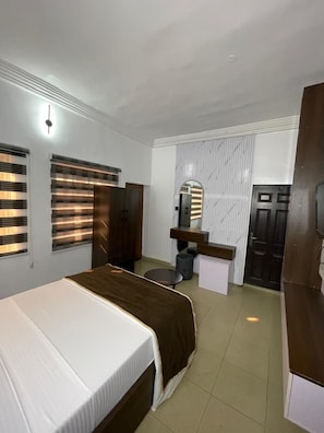 Classic Room | Desk, laptop workspace, free WiFi - The Oliver Lofts Hotels (Abuja)