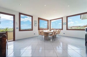 Dining - Vrbo Property (Sardegna)