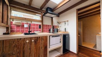 Fridge, dishwasher, coffee/tea maker