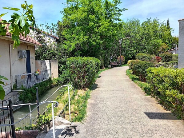 Property grounds - Vacation rentals at Tine in Provence (Châteaurenard)