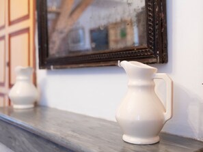 Interior detail - Lou Mistrau - Two-bedroom family suite with magnificent view (Mons)