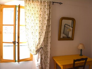 Interior - Lou Mistrau - Two-bedroom family suite with magnificent view (Mons)