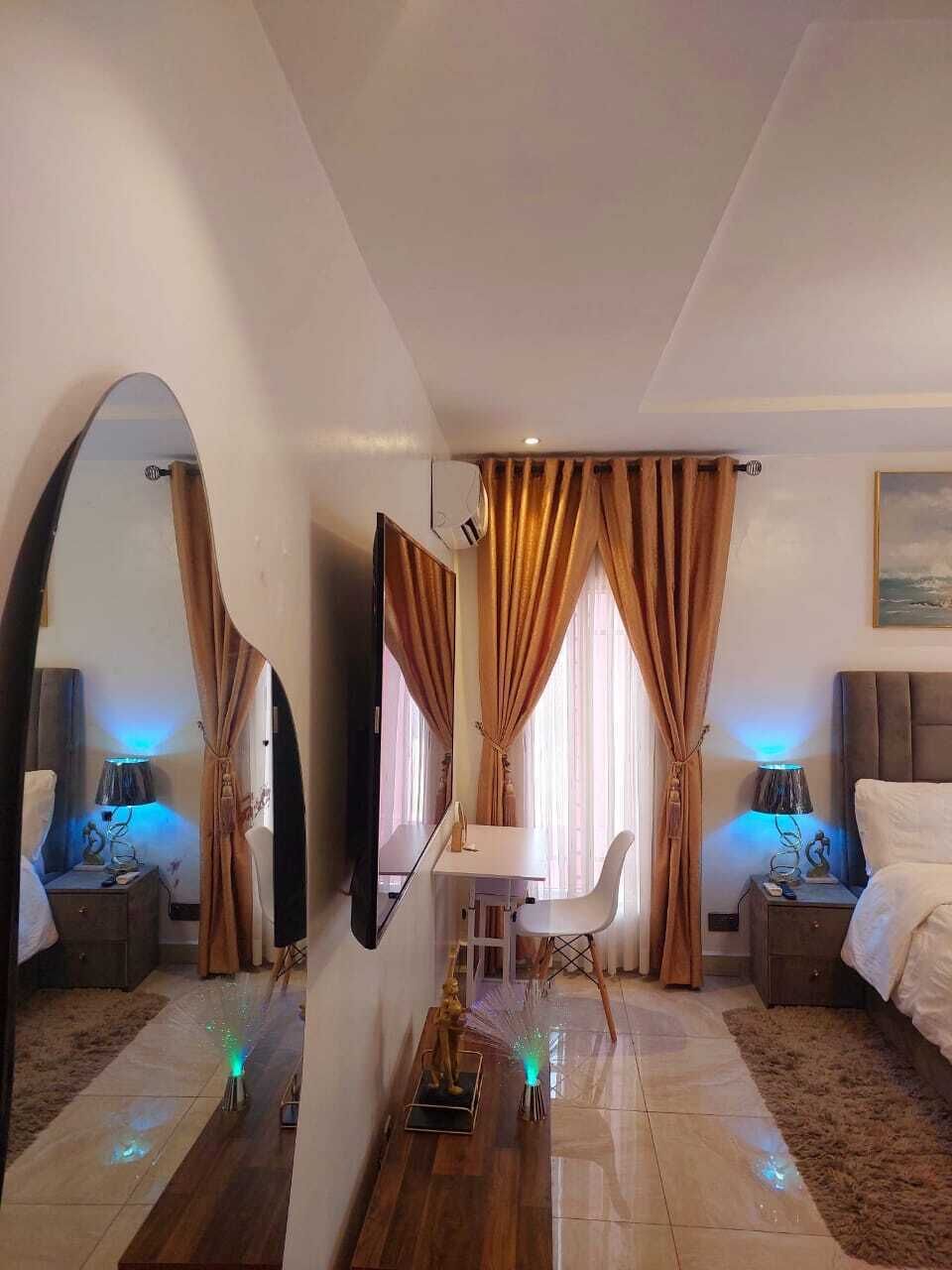 Iron/ironing board, WiFi