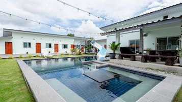 Vila, beberapa kamar, Boleh Merokok, pemandangan kebun | Kolam renang | Kolam renang indoor