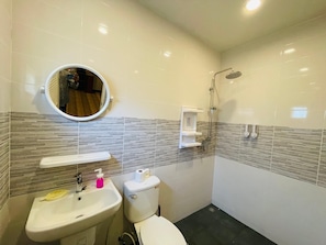 Villa, Multiple Bedrooms, Smoking, Garden View | Bathroom