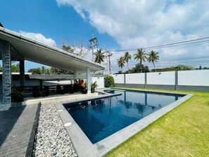 Habitación, 2 habitaciones, para fumadores, vista al jardín | Alberca | Alberca techada 