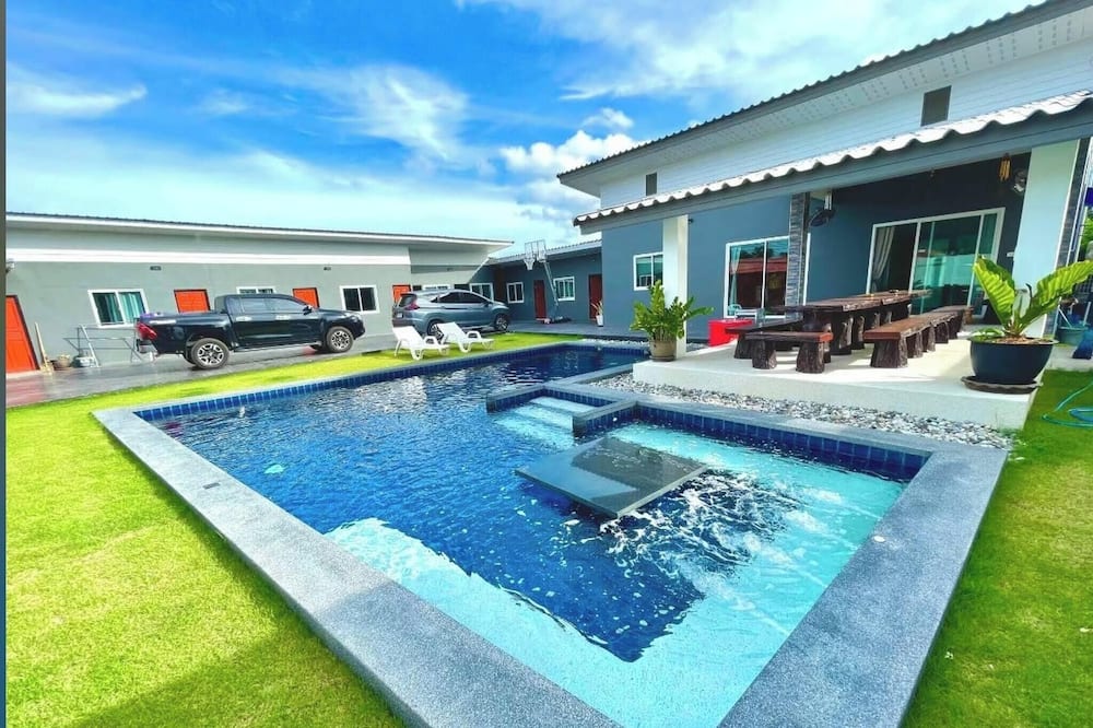 Blue Lake Residences Pattaya - 12 Bedroom Pool Villa