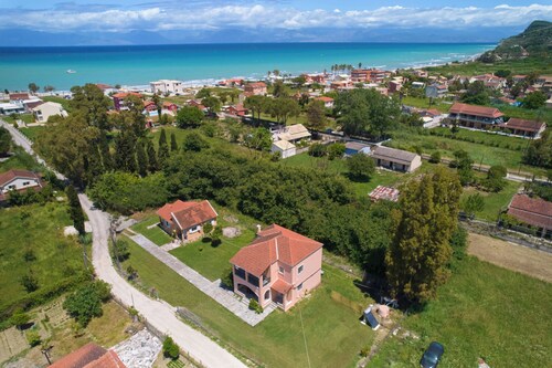 Villa Escapes By The Beach