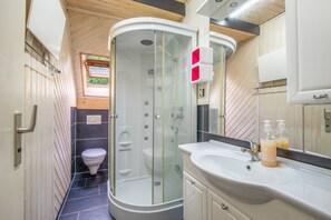 A compact bathroom with a shower enclosure, toilet, and sink. - Stay in the Sternenblick Nature Reserve (Neresheim)