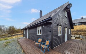 Exterior - Lovely home in Borgund with sauna (Borgund)