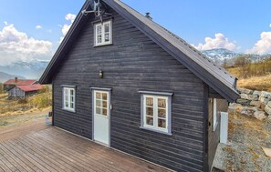 Exterior - Lovely home in Borgund with sauna (Borgund)