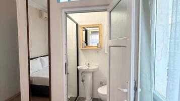 Douche, serviettes fournies