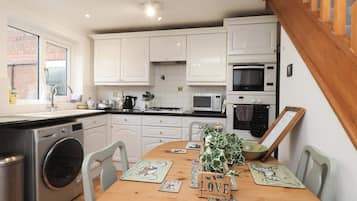Cookware/dishes/utensils