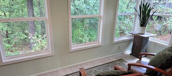 Trail-adjacent home with fenced yard. Pets Allowed!
New A/C and heat.