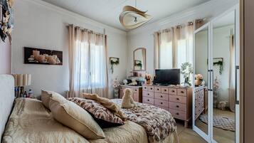 WiFi, bed sheets