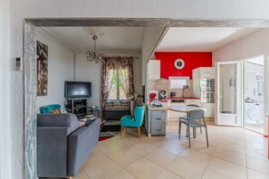 Interior - Villa 'Micoco' with Private Terrace, Wi-Fi and Air Conditioning (Gujan-Mestras)