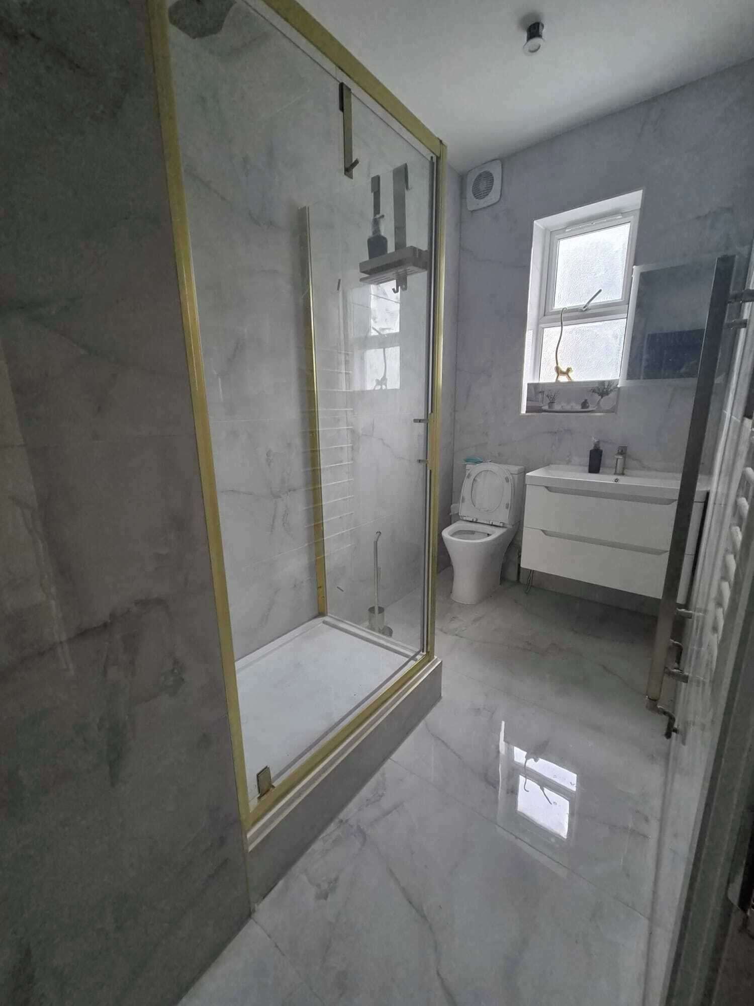 Shower, towels