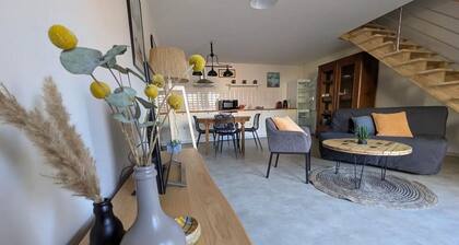 Studio rĂ©novĂ© avec mezzanine au cĆur de Bourbon-l'Archambault