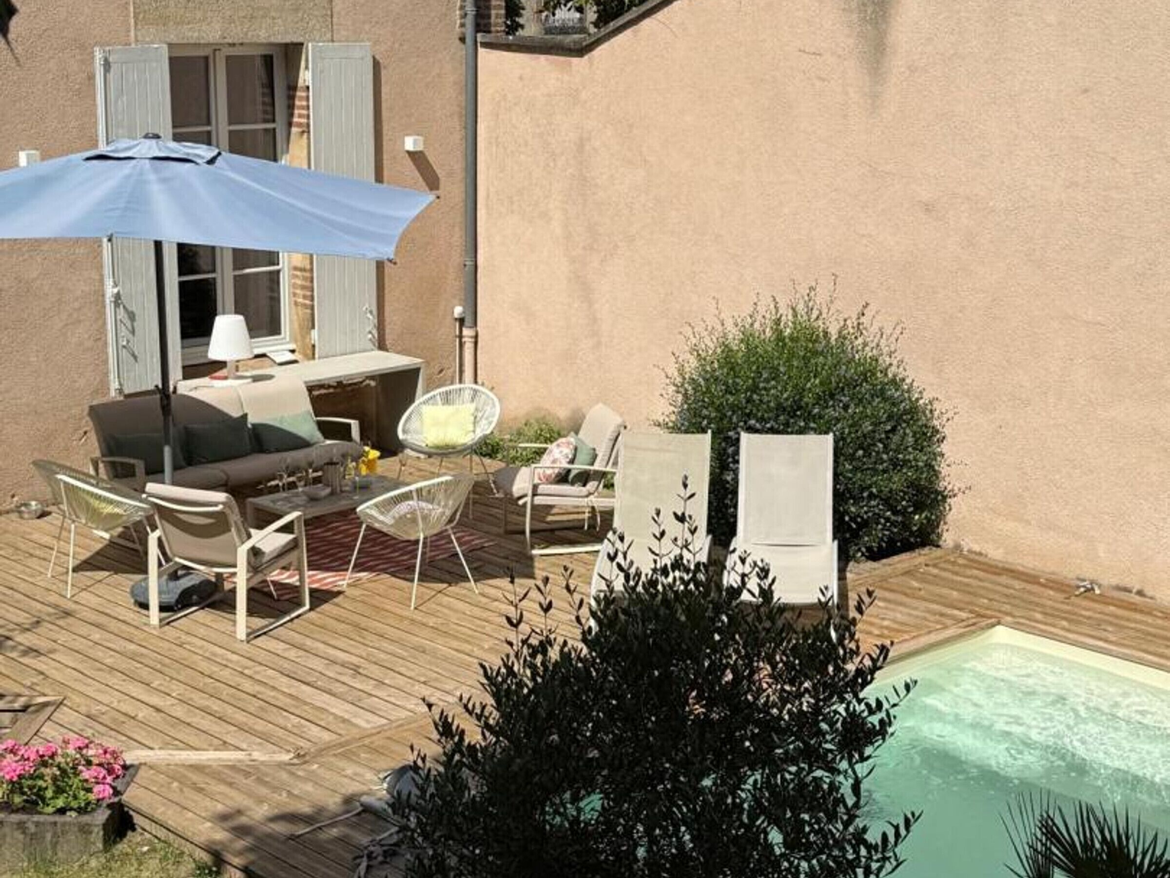 Terrace/patio. House with pool in Moulins center - 8 guests