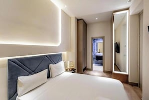 3 bedrooms, in-room safe, desk, iron/ironing board