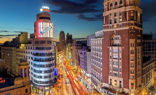 Elegant Malasaña Retreat with Balconies Near Gran Vía