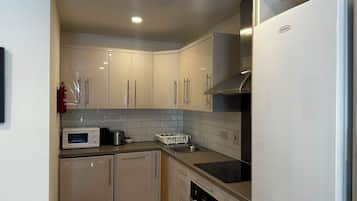 Apartment, 2 Bedrooms, Kitchen | Private kitchen