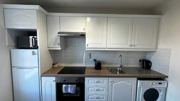 Family Apartment, 1 Bedroom, Kitchen | Private kitchen