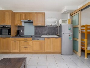 Private kitchen - Apartment with pool - 6 guests (Le Grau d'Agde)