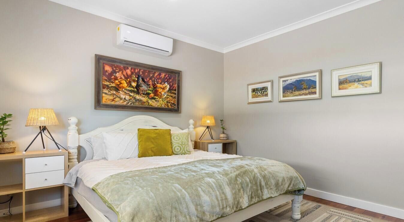 Desk, iron/ironing board, WiFi, bed sheets